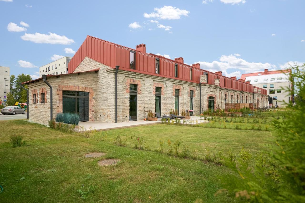 Апартаменти High Ceiling Loft With Its Own Backyard And A Terrace Таллінн Екстер'єр фото